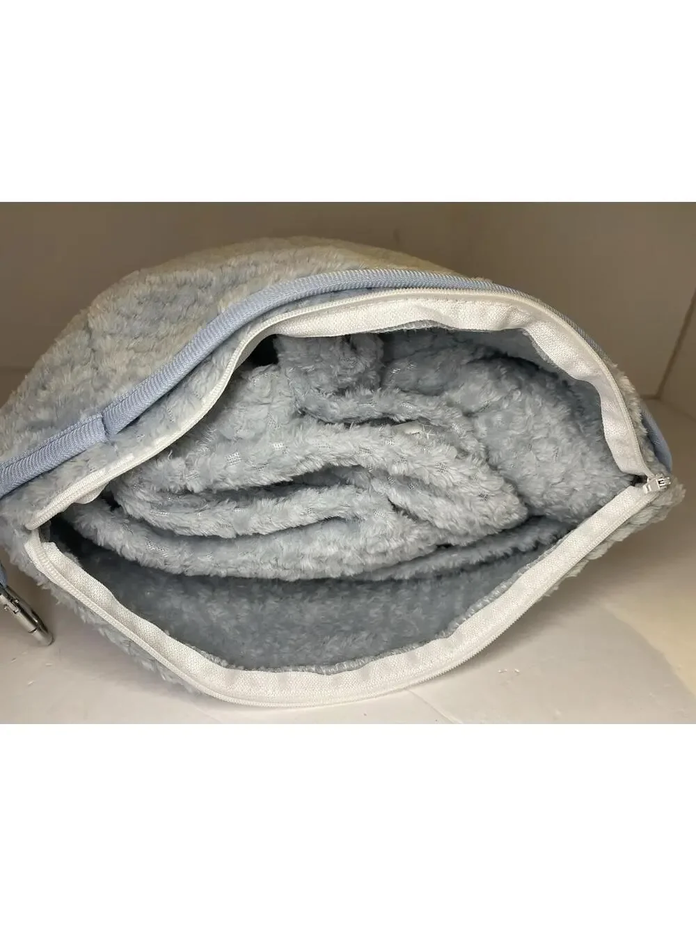 Travel Blanket with Bag, Ultra-Soft Jacquard Fleece Blanket with Luggage Sleeve